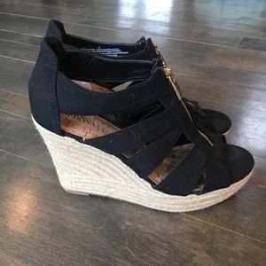 Black Wedges